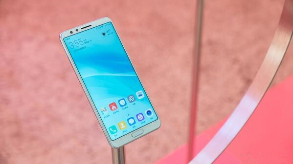 为难?荣耀V10与华为Nova2s又杆了,你怎么选?