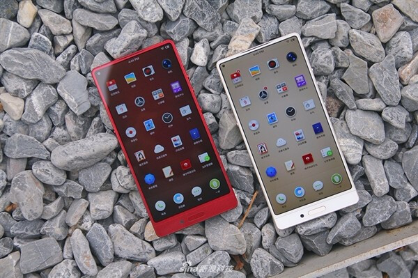 锤子科技坚果3发布会展开,罗永浩称刘海不等