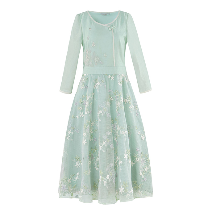 连衣裙搭平底鞋,分分钟配出清新田园风