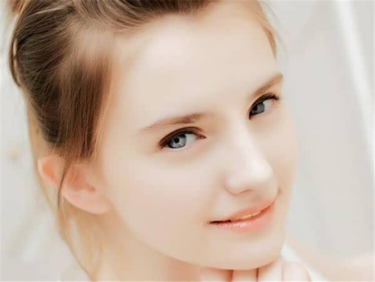 皮肤暗黄的女生,早起这样做一点点变白!