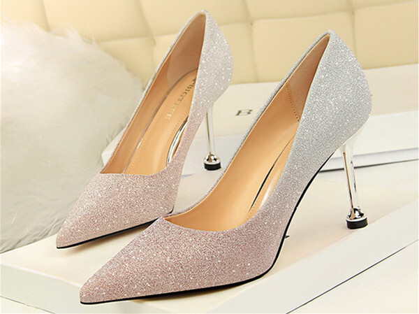 听说你穿上高跟鞋就不会走路了?我教你该怎么