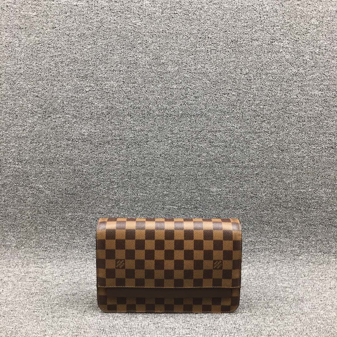 多多哥lv/棕棋盘格手拿包/95新/工价5000/tslc0137