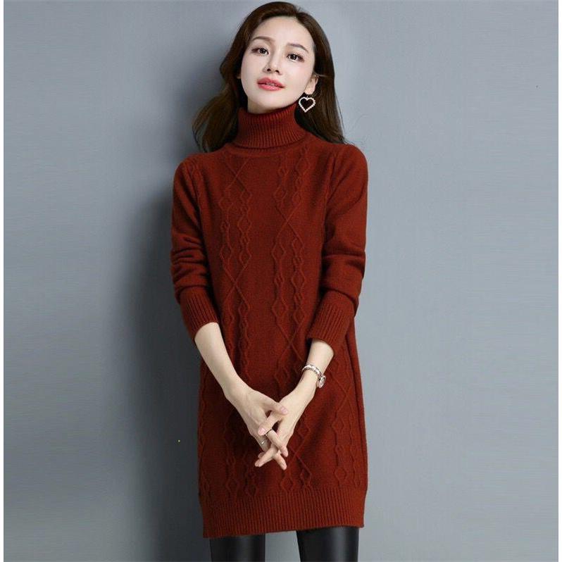 火车上,有个大概40岁女人穿的真迷人,毛衣+半