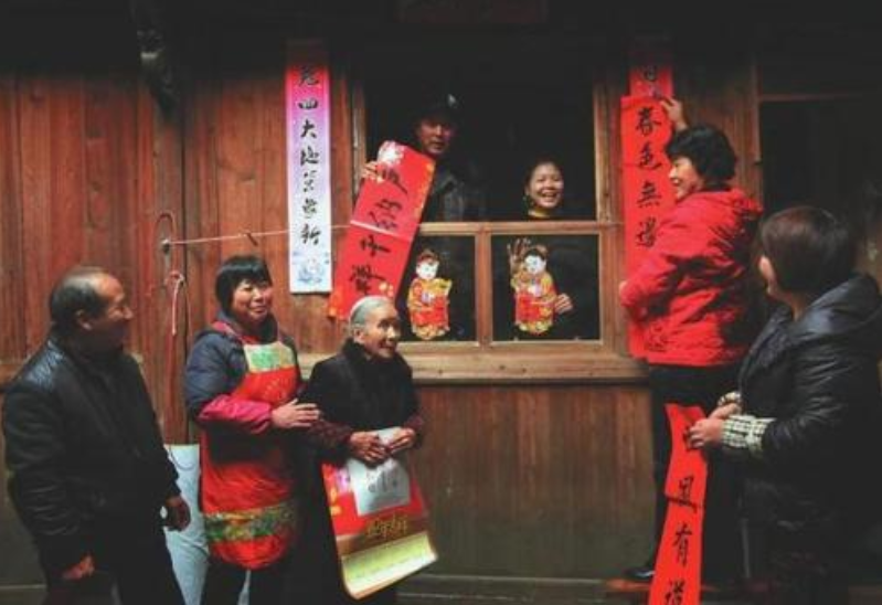 大年三十贴春联,建议大家:备上这几副对联,新的