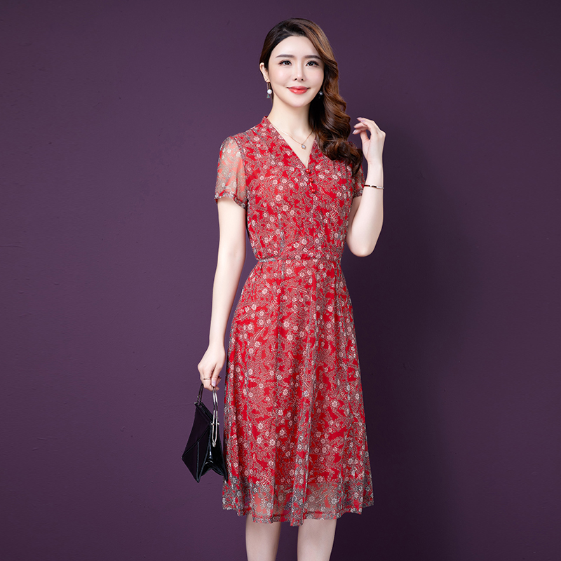 春夏连衣裙穿搭技巧,学会不一样的气质造型,性