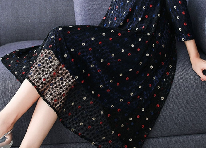 不是我夸!这春装连衣裙,优雅端庄减龄,70后女