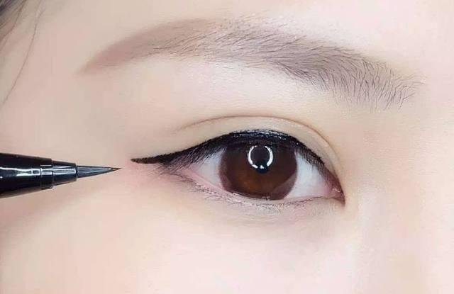 你的眼妆是先画眼影还是眼线?大多女人乱用,难