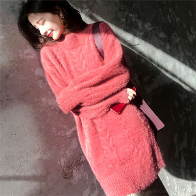 公交车上偶遇40岁的阿姨这样穿,大写的两个字