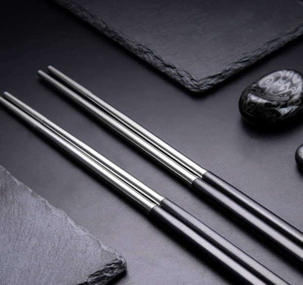 经常喝红酒,可以降低皮肤受刺激,减少黑色素生