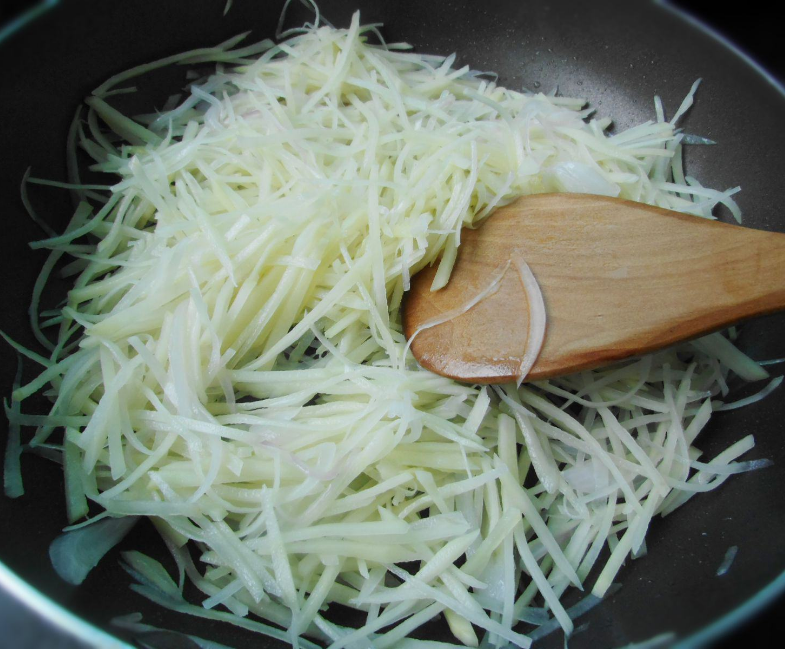 炒土豆丝的小窍门,清脆爽口,人人爱吃