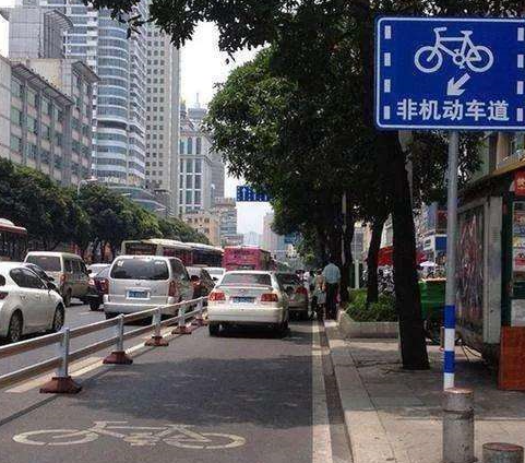 违章停车不扣分