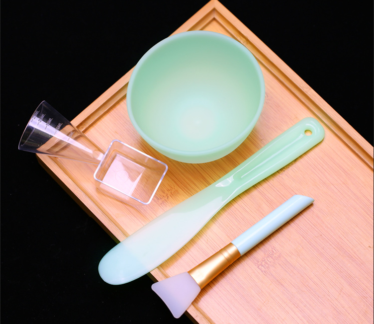 皮肤暗黄总白不起来,药店一种中药粉兑水敷脸