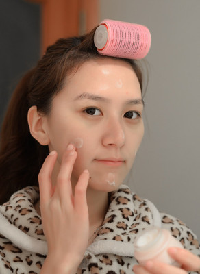 冬天应该先拍水还是先擦乳液?顺序很重要,难怪